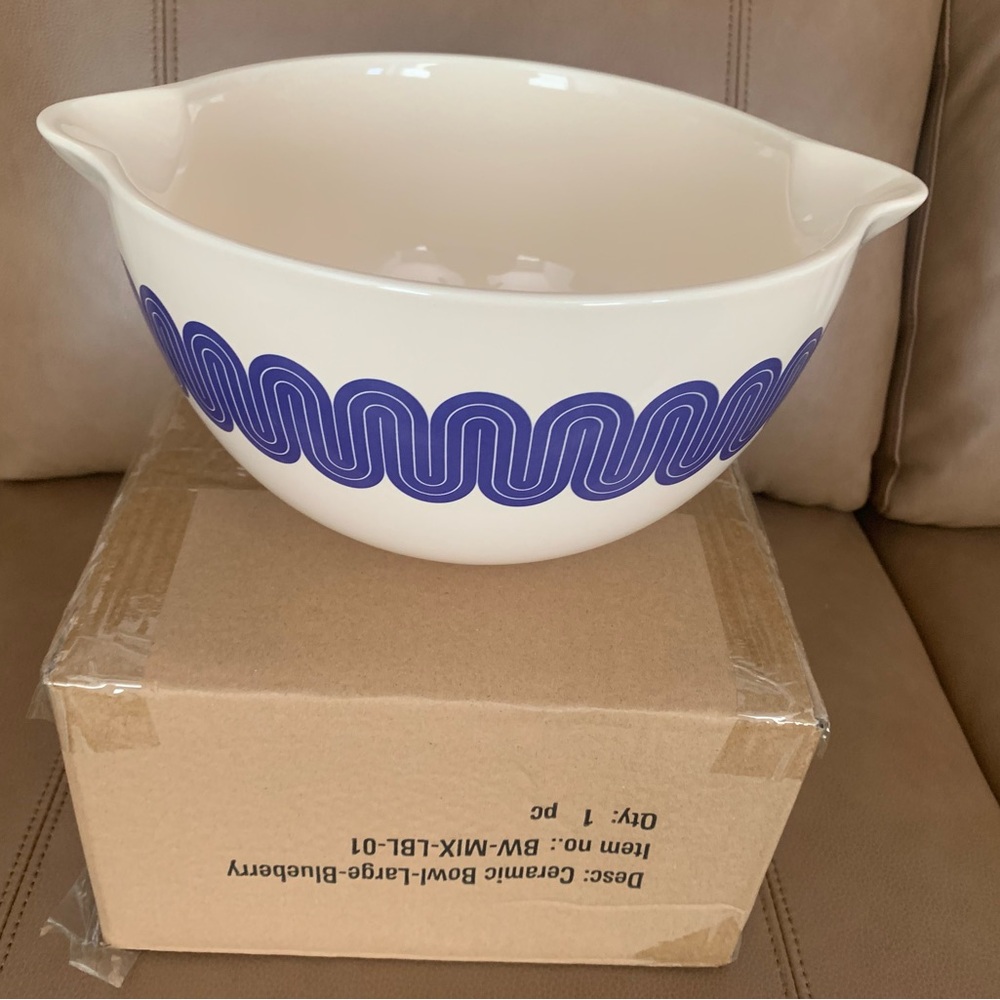 White Ceramic Mixing Bowl with Blue Retro Wave Pattern - Picture 2 of 4